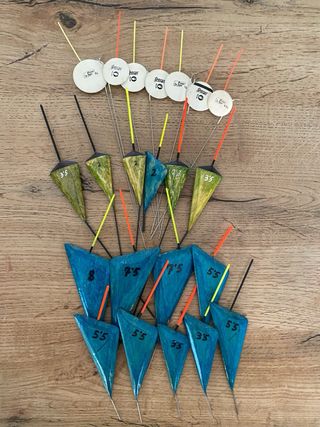 Lote 65 gallegas  y 3 flotadores de 30 gr
