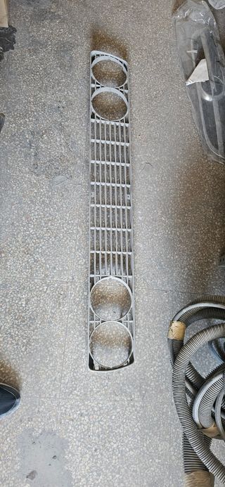 Rejilla delantera Seat 128
