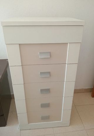 Vendo Cómoda beige y blanca de 5 cajones