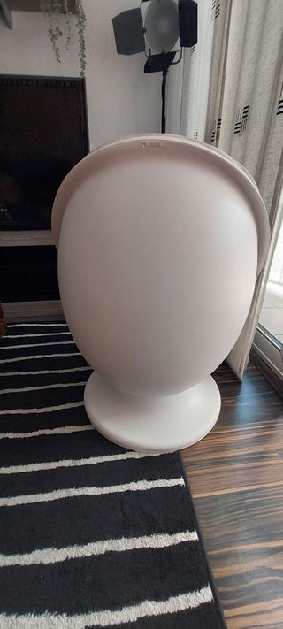 Sillón giratorio Ikea blanco.