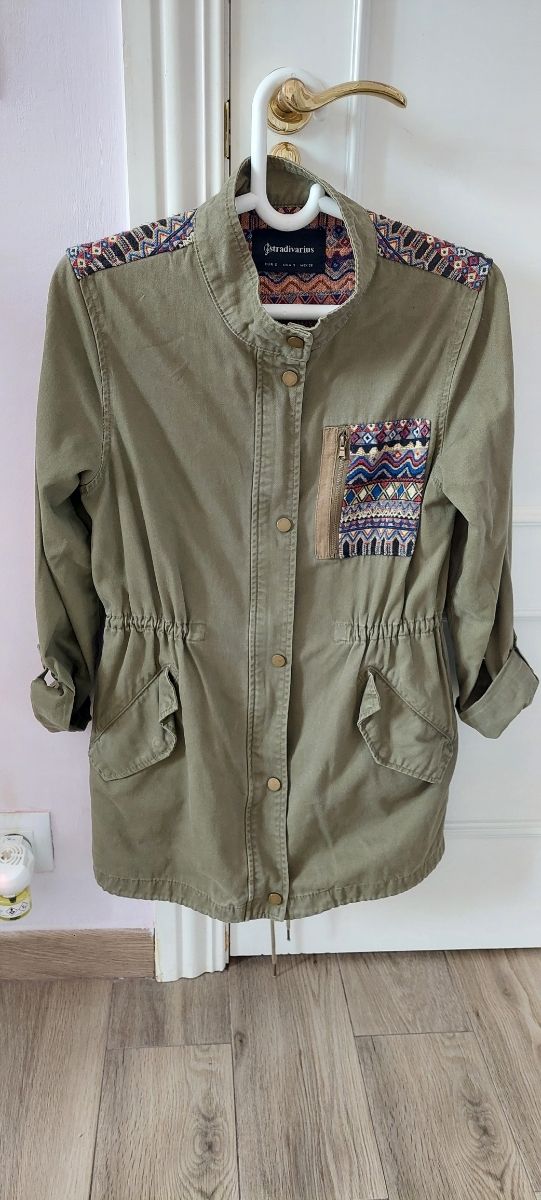 Parka militar Stradivarius talla S