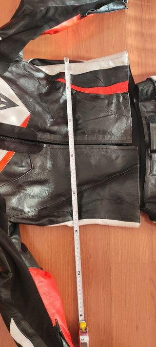 Chaqueta y pantalón en piel,Talla 40 de mujer.