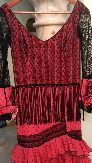Traje de flamenca rosa y negro.En muy bien estado