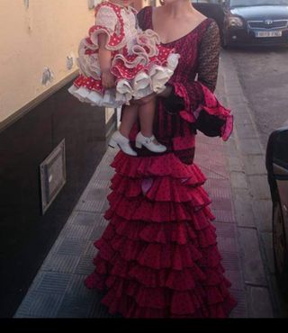 Traje de flamenca rosa y negro.En muy bien estado
