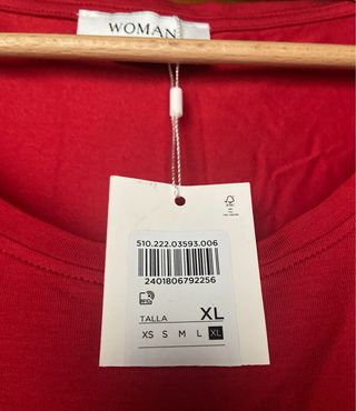 Camiseta roja algodónTalla: XL. LOVE. Curvy.Nueva.