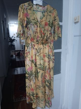 Vestido floral amarillo Zara