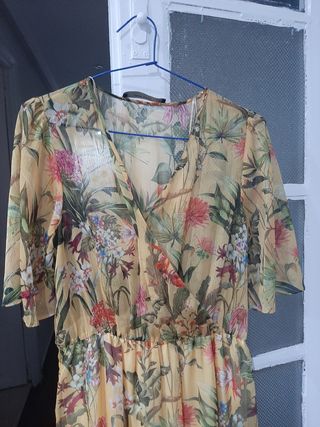 Vestido floral amarillo Zara