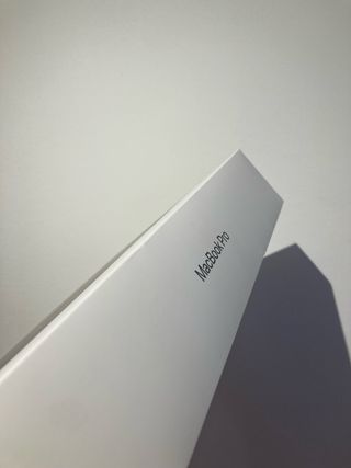 Caja MacBook Pro 16 Nov 2024