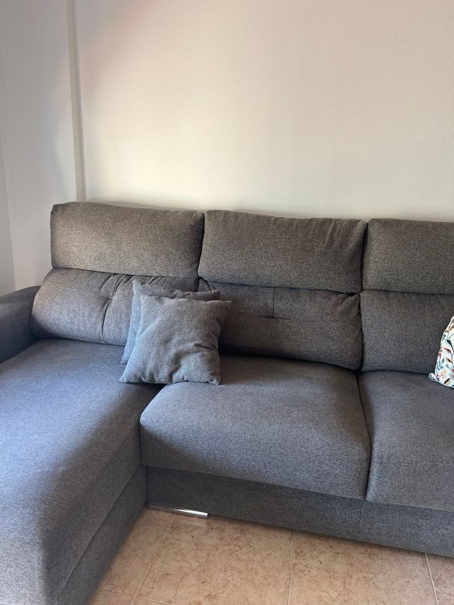 Sofá 3 plazas gris con canapé