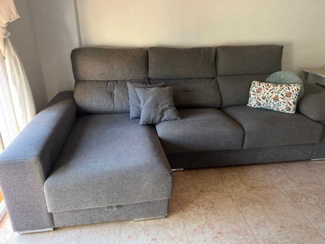 Sofá 3 plazas gris con canapé