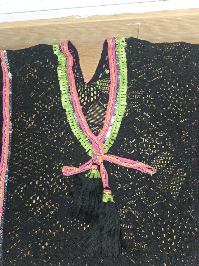 Top Boho Chic Negro con Detalles