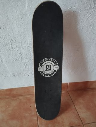 Patineta con diseño de Gorila DJ
