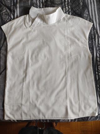 Camisa blanca sin mangas