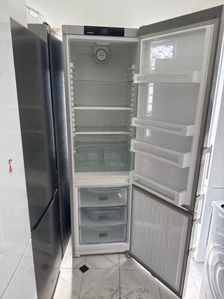 Nevera Liebherr plateada