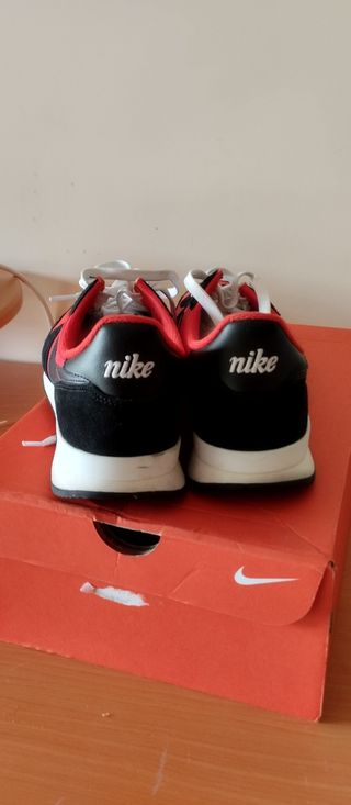 Zapatillas Nike Hombre naranja y Negras