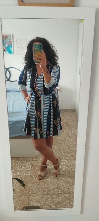 Vestido estampado cadenas y rayas