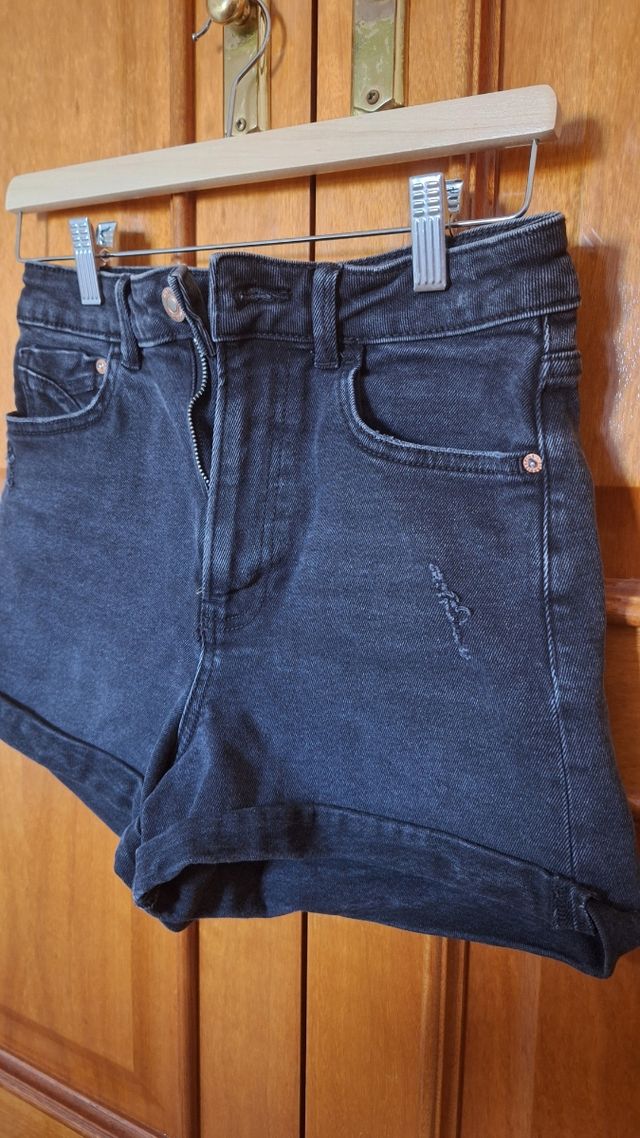 Shorts vaqueros negros Stradivarius