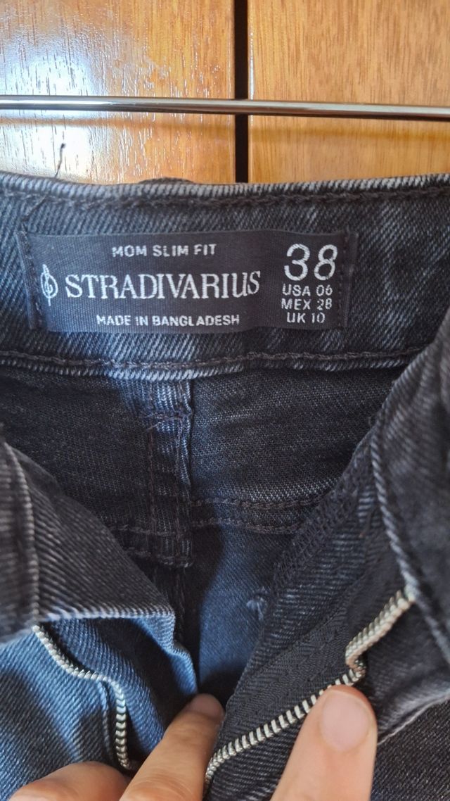 Shorts vaqueros negros Stradivarius