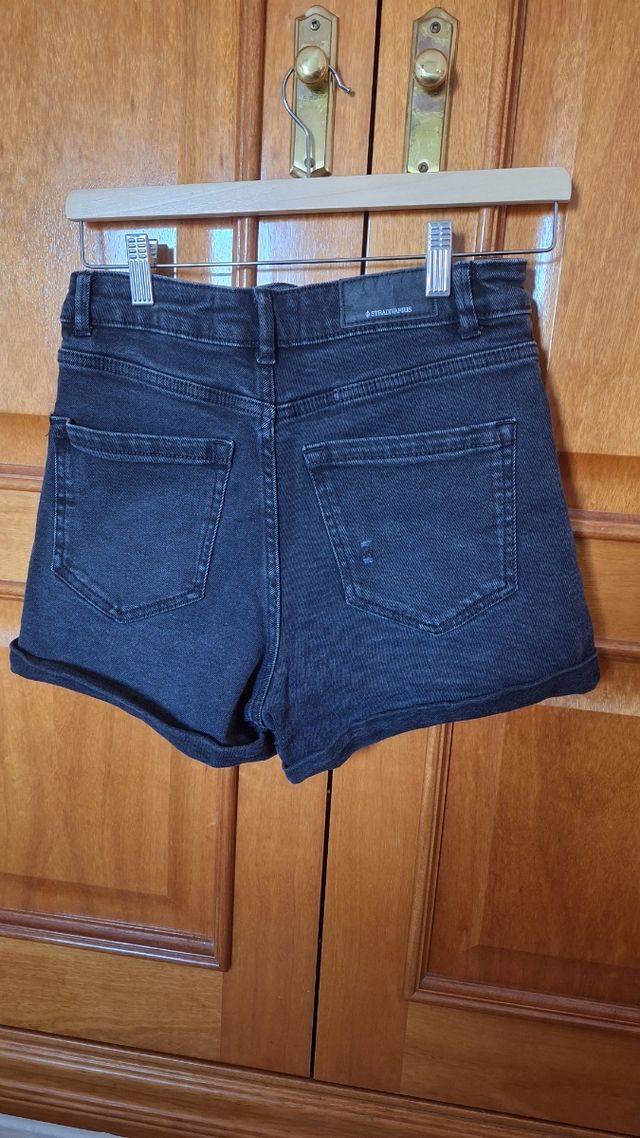 Shorts vaqueros negros Stradivarius