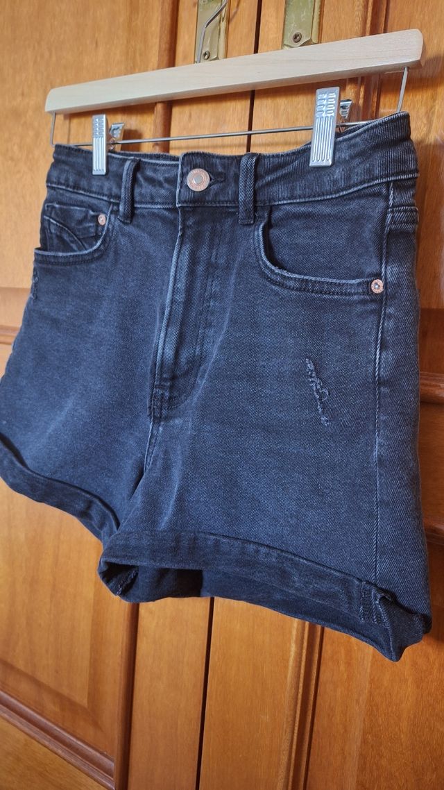 Shorts vaqueros negros Stradivarius