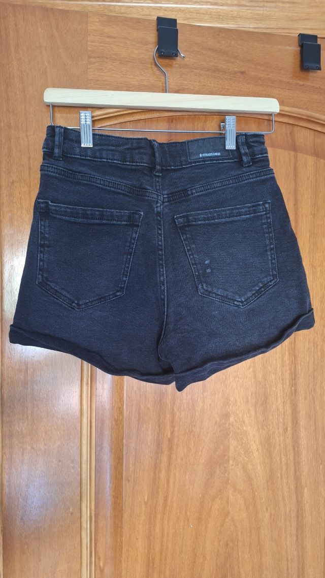 Shorts vaqueros negros Stradivarius