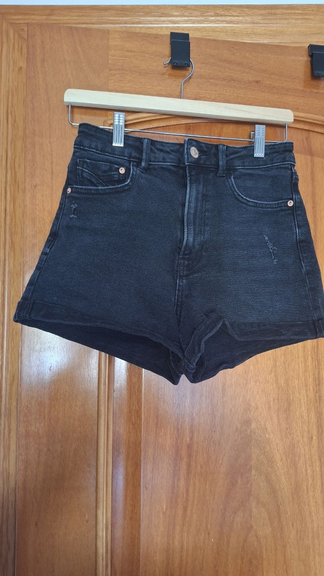 Shorts vaqueros negros Stradivarius