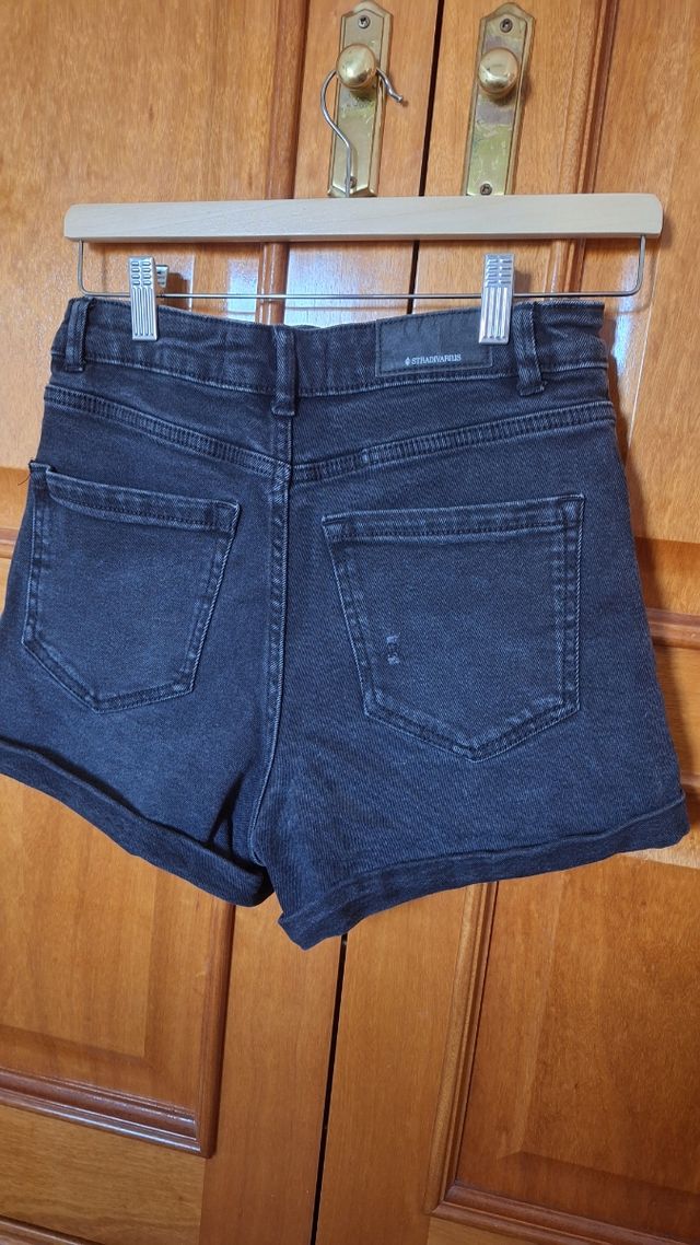 Shorts vaqueros negros Stradivarius