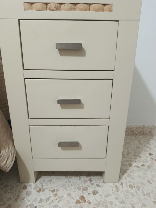 Mesitas de noche de madera beige