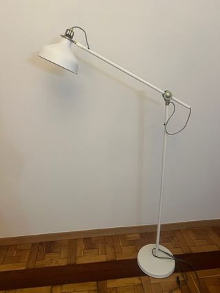 Lámpara de pie Ikea RANARP blanca