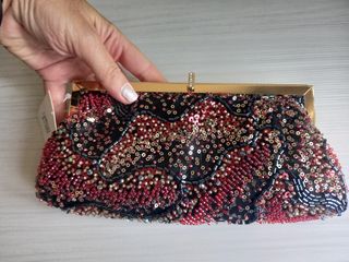 Pochette elegante bordeaux con paillettes
