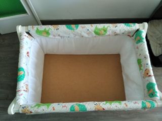 Moisés o cuna de bebé con colchón y sábanas