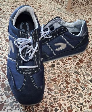 Zapatillas de seguridad azules y plateadas