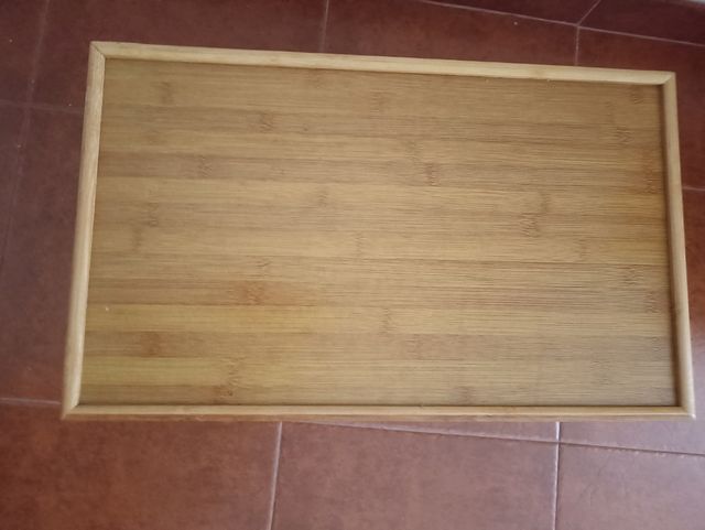 Bandeja de bambú para cama