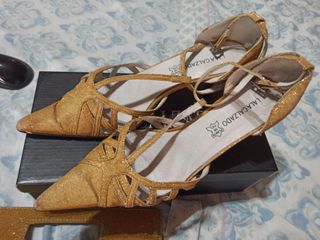 Tacones y Bolso Dorado Fiesta