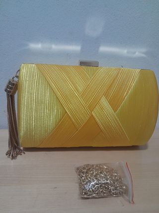 Bolso de mano amarillo con cadena