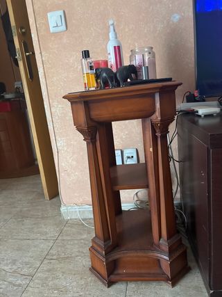 Mueble de madera estilo clásico