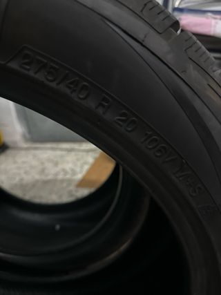 Neumáticos 275/40/20 de invierno
marca VREDESTEIN