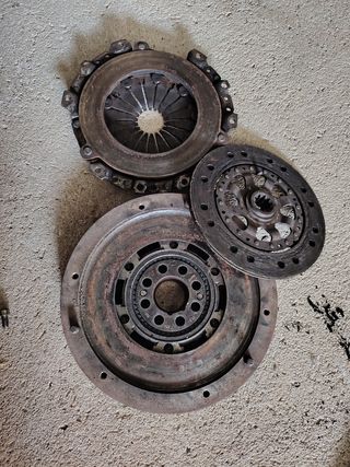 Tubo de escape de coche sincarne