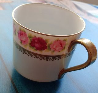 Tazza da tè anni '40 con rose
