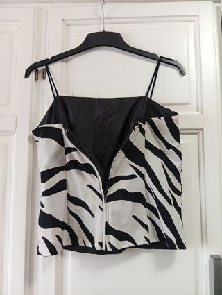 Top estampado negro y blanco