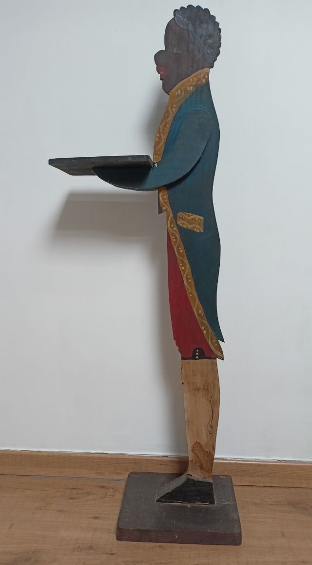 Figura mayordomo bandeja estilo 1900