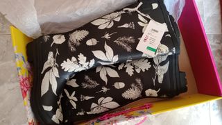 Botas de agua Joules negras con estampado otoñal