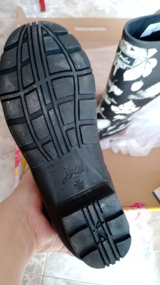Botas de agua Joules negras con estampado otoñal