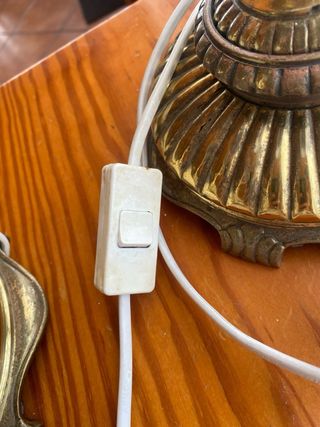 2 Lámparas de Mesa Doradas y Moradas