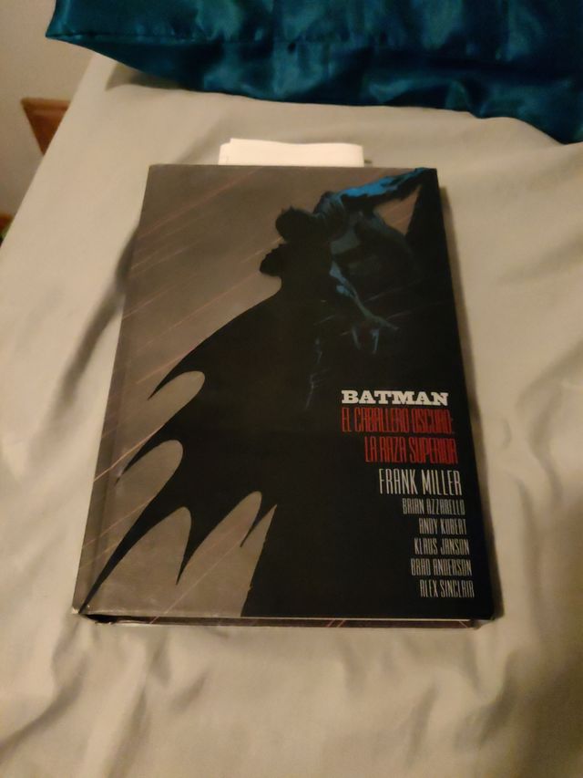 Batman Caballero Oscuro La raza superior deluxe
