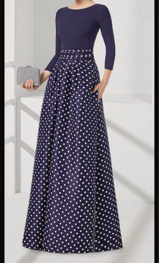 Vestido largo azul con lunares blancos