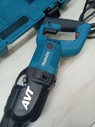 Sierra sable Makita 1510W AVT