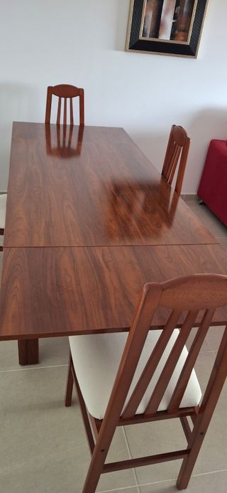 Mesa comedor cerezo y 6 sillas tapizadas.