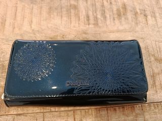 Cartera charol Desigual