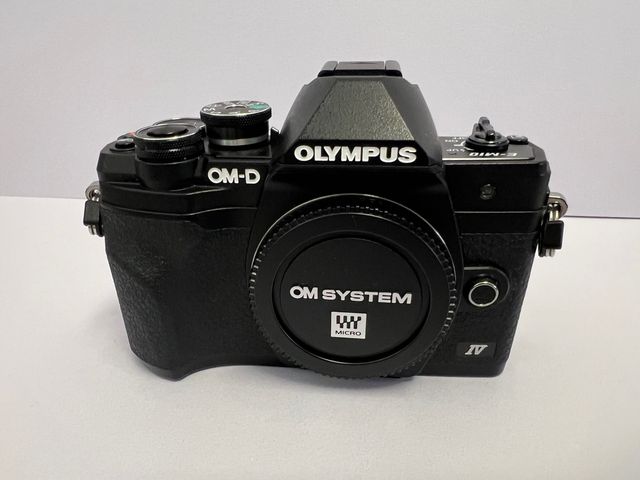 Olympus OM-D E-M10 Mark IV + 14-42 + 40-150